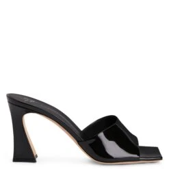 SOLHENE-black-Sandals